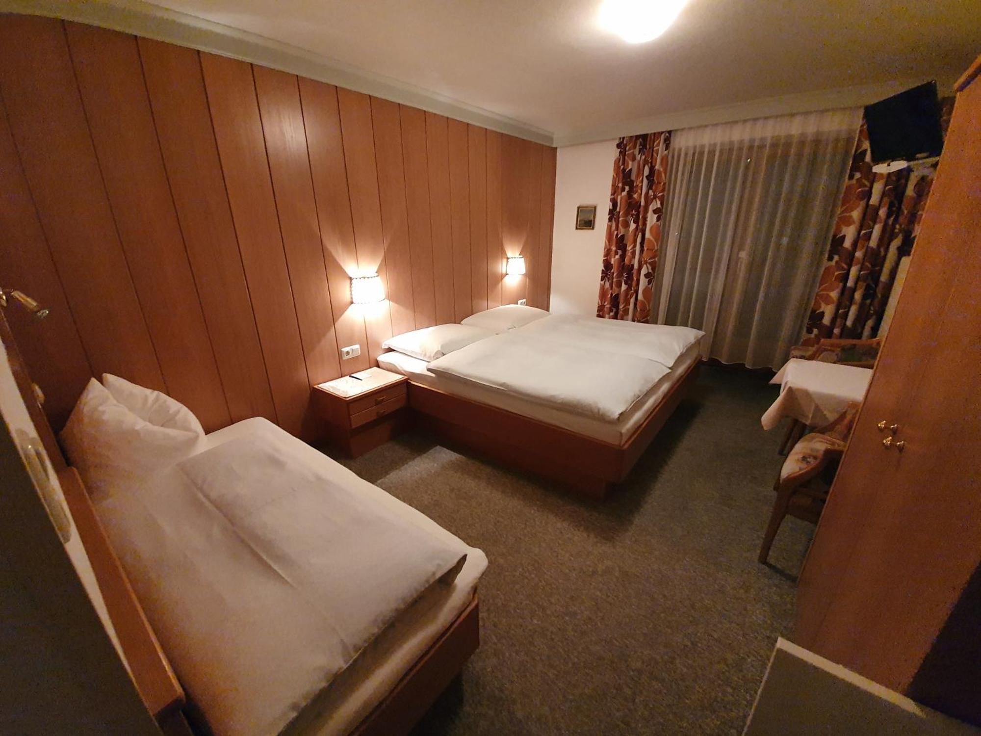 Haus Monika Und Haus Claudia Hotel Майерхофен Екстериор снимка