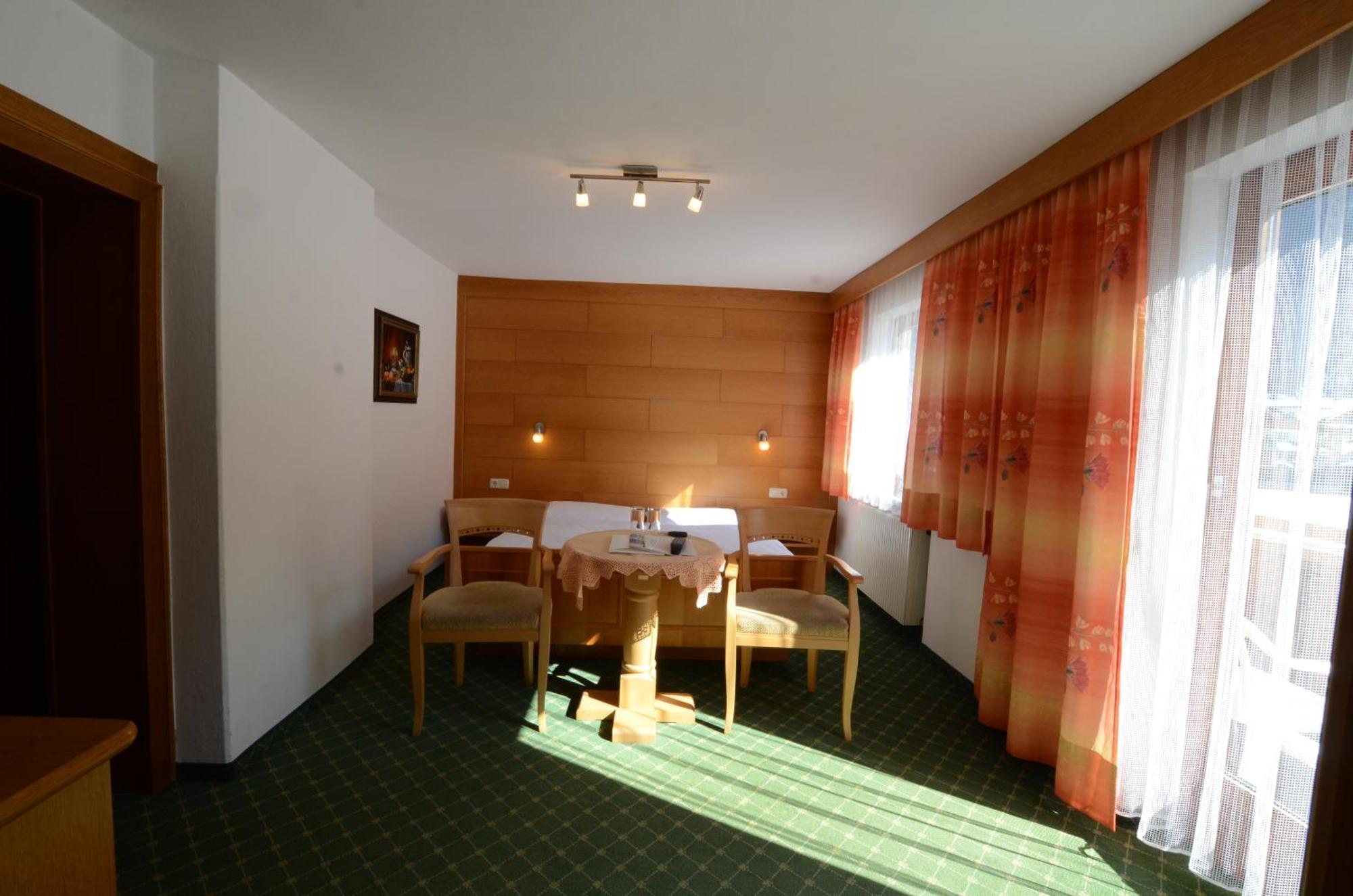 Haus Monika Und Haus Claudia Hotel Майерхофен Екстериор снимка