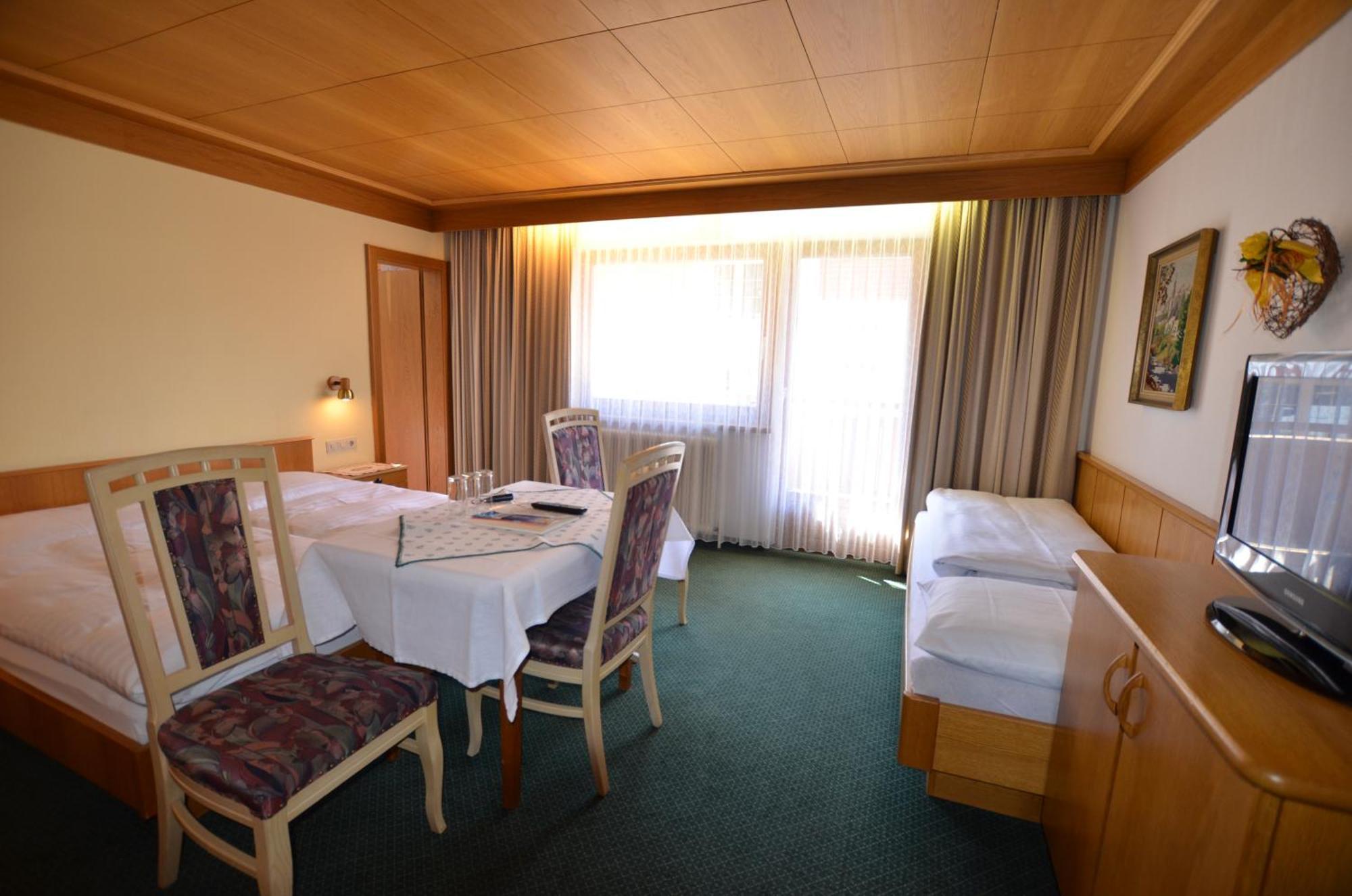 Haus Monika Und Haus Claudia Hotel Майерхофен Екстериор снимка