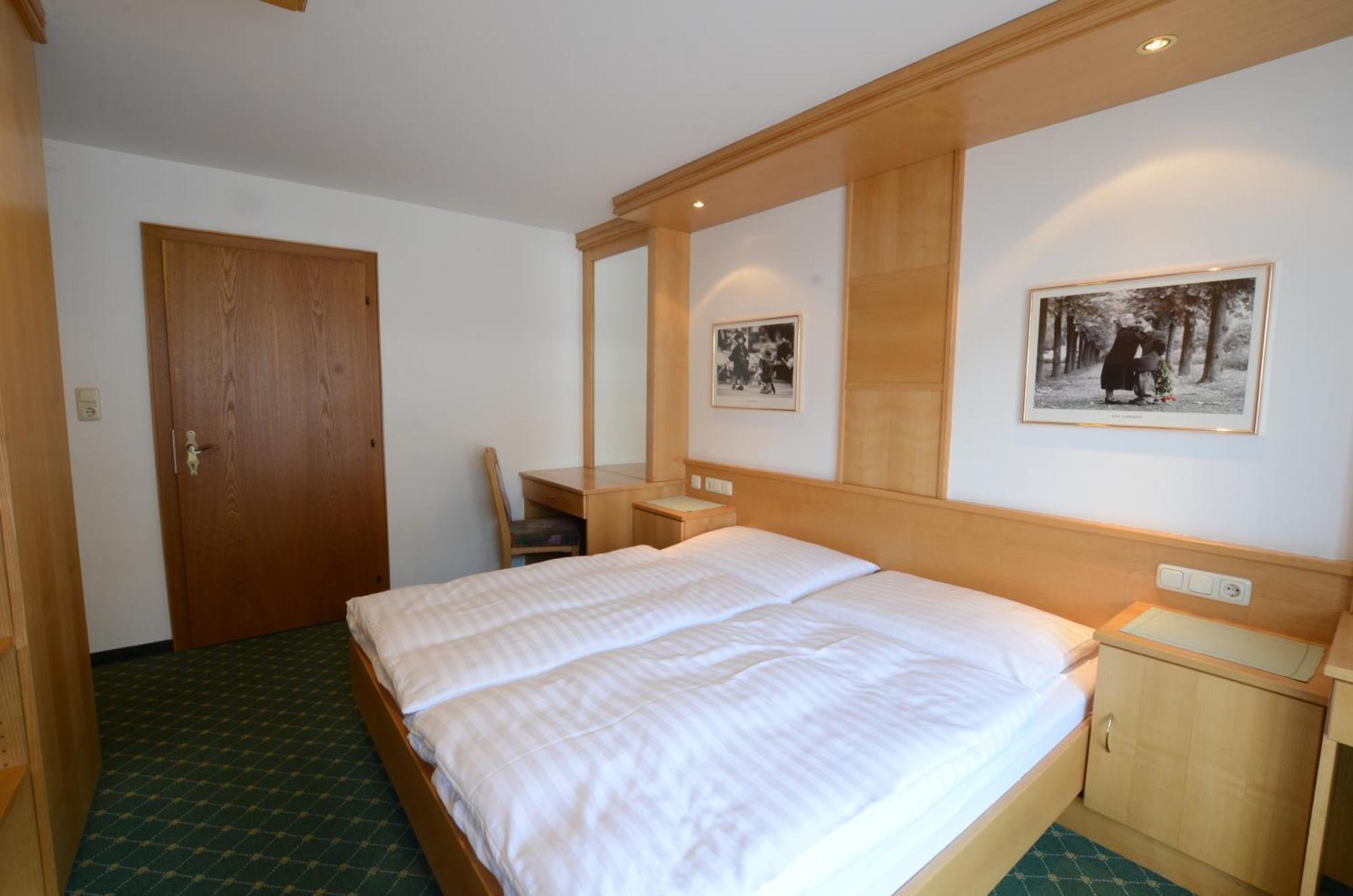 Haus Monika Und Haus Claudia Hotel Майерхофен Екстериор снимка