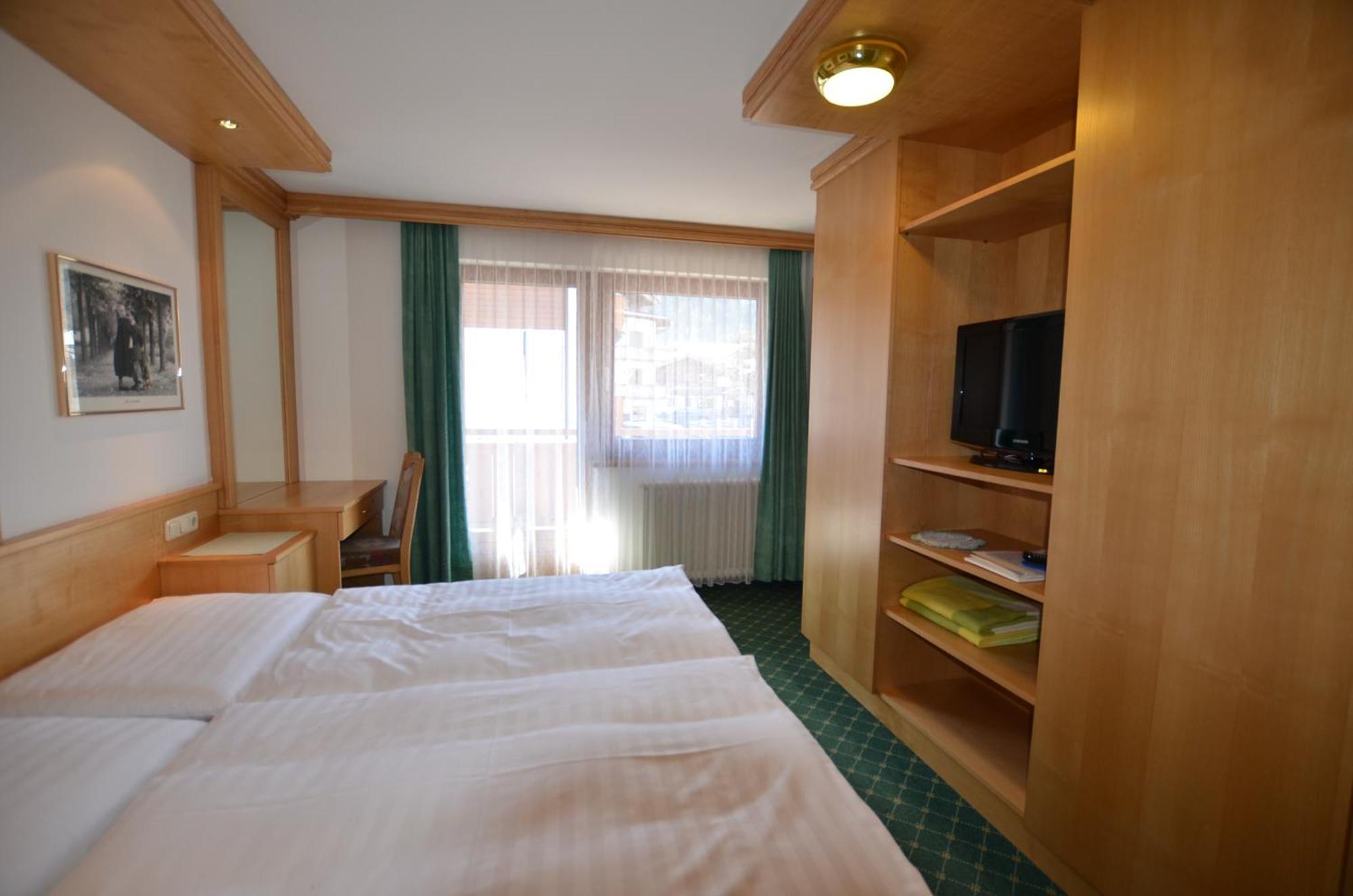 Haus Monika Und Haus Claudia Hotel Майерхофен Екстериор снимка