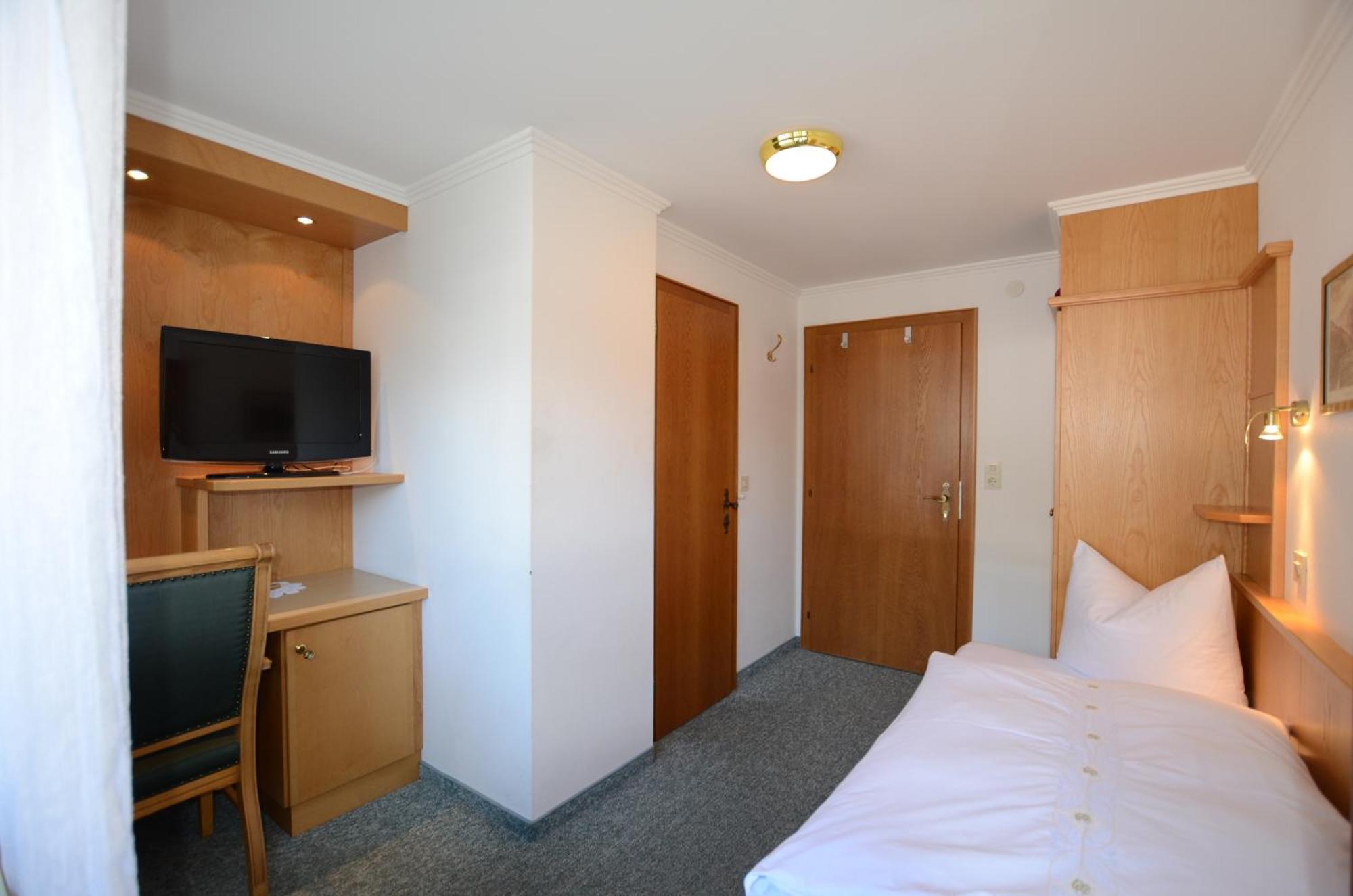 Haus Monika Und Haus Claudia Hotel Майерхофен Екстериор снимка