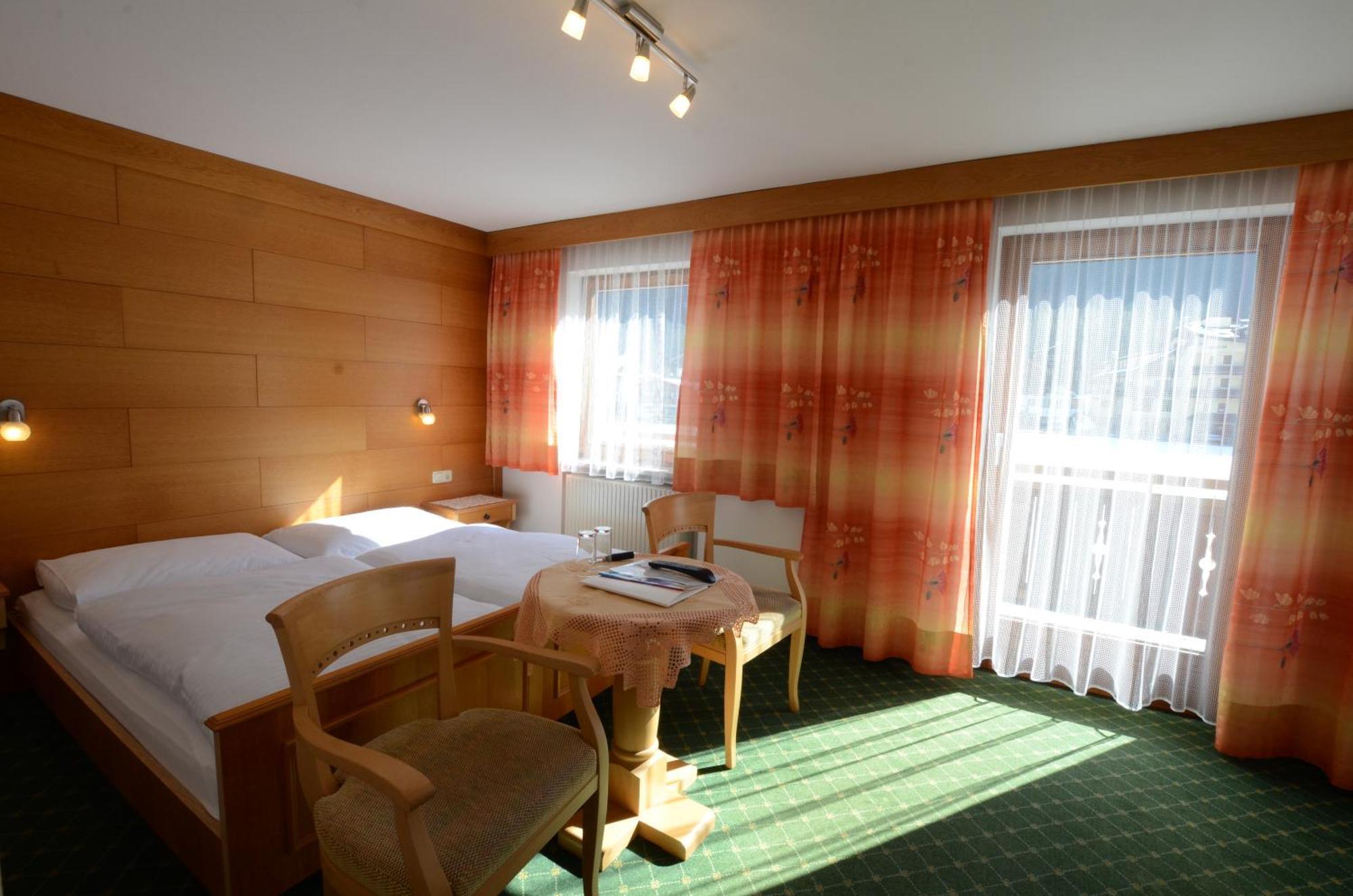 Haus Monika Und Haus Claudia Hotel Майерхофен Екстериор снимка