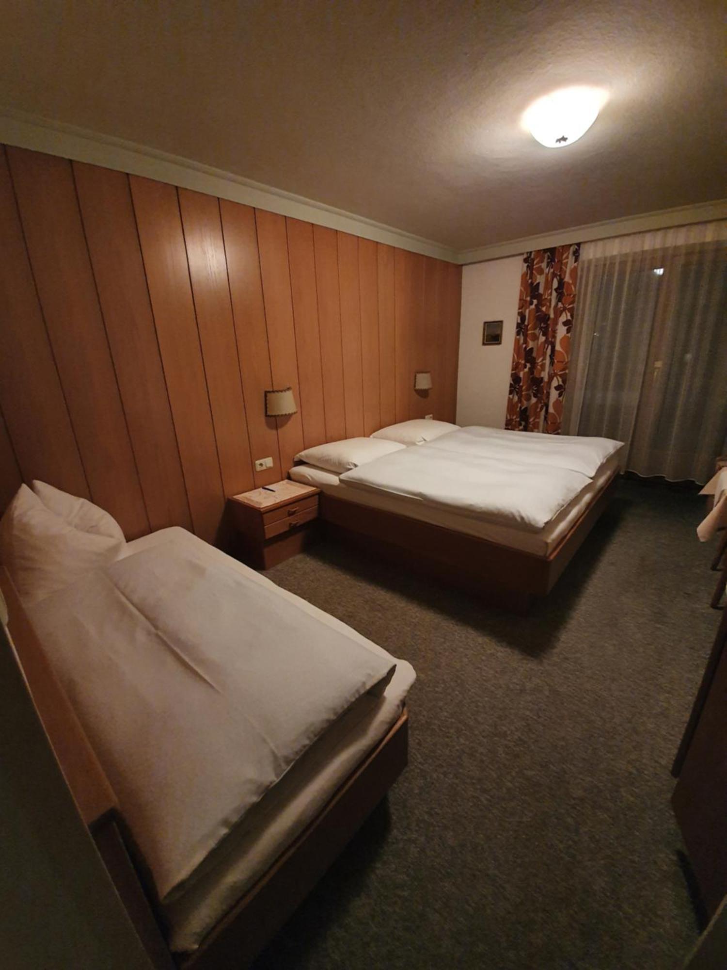 Haus Monika Und Haus Claudia Hotel Майерхофен Екстериор снимка
